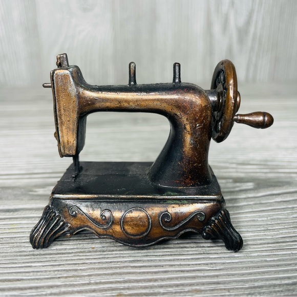 Vintage Durham Miniature Metal Dollhouse Diorama Sewing Machine Hong Kong - Picture 2 of 8